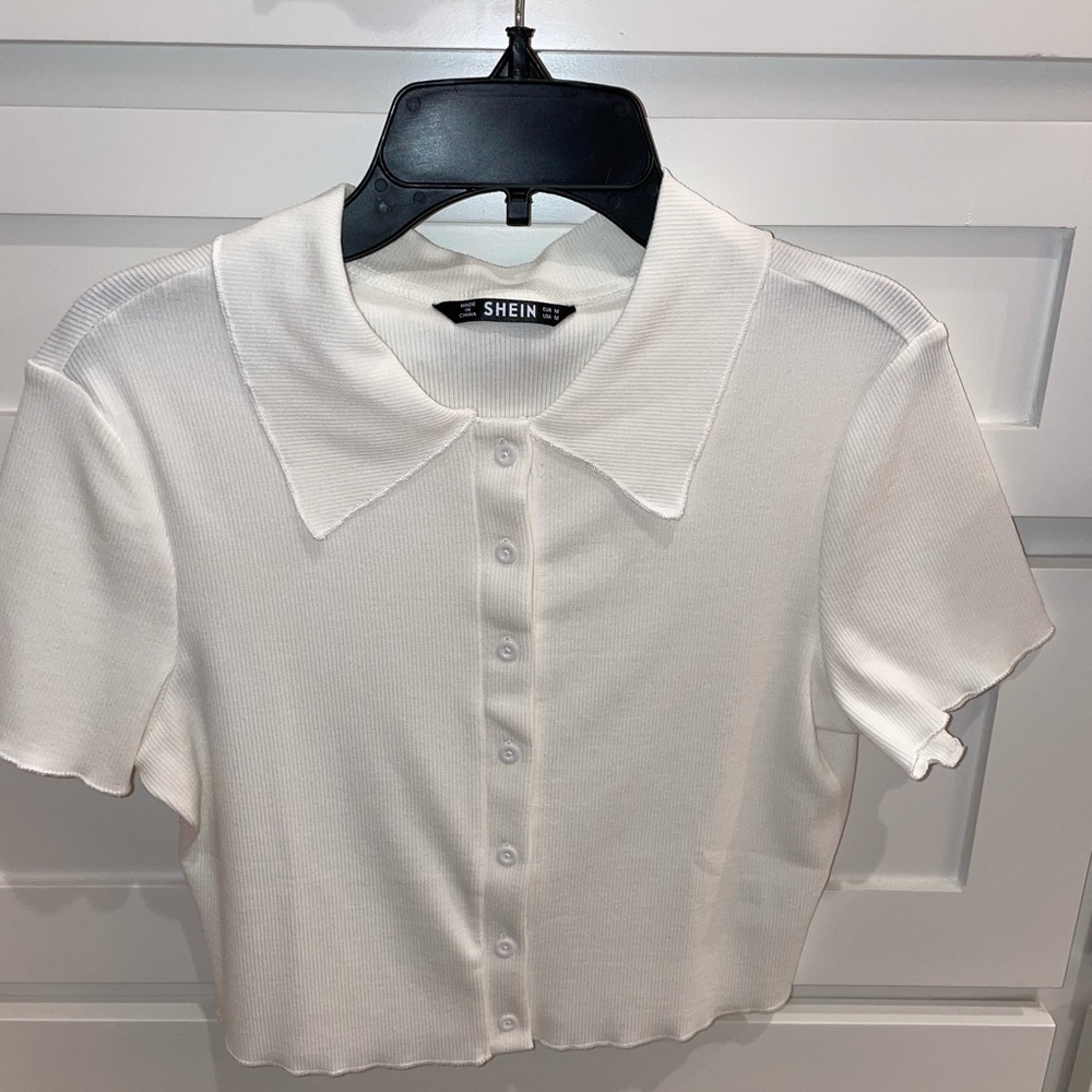 SHEIN WHITE CROPPED BUTTON TOP